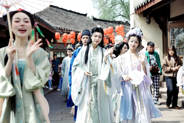 游人如织！五凤溪景区清明节假期“不负春光”